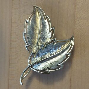 3/$10 Vintage Gold Leaf Brooch Pin